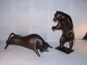 Wolfgang Lamché Bulle und Bär Dynamisch Bronze Auflage 99 Ex. Höhe Bär ca. 30 cm