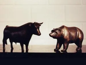 Wolfgang Lamché Bulle und Bär Klassisch Bronze Auflage 99 Ex. Höhe Stier ca. 15 cm