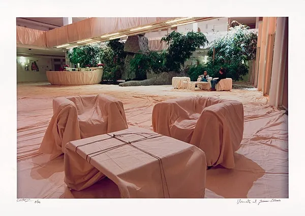 Christo Wrapped Chairs, Museum Würth Originalfoto W. Volz signiert und nummeriert