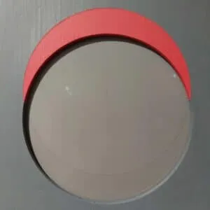 Daisuke Ogura Color Density 2024 Acrylfarbe auf Holz, Schwarzweißfotografie (Rot-Anthrazit) 30 x 21 cm