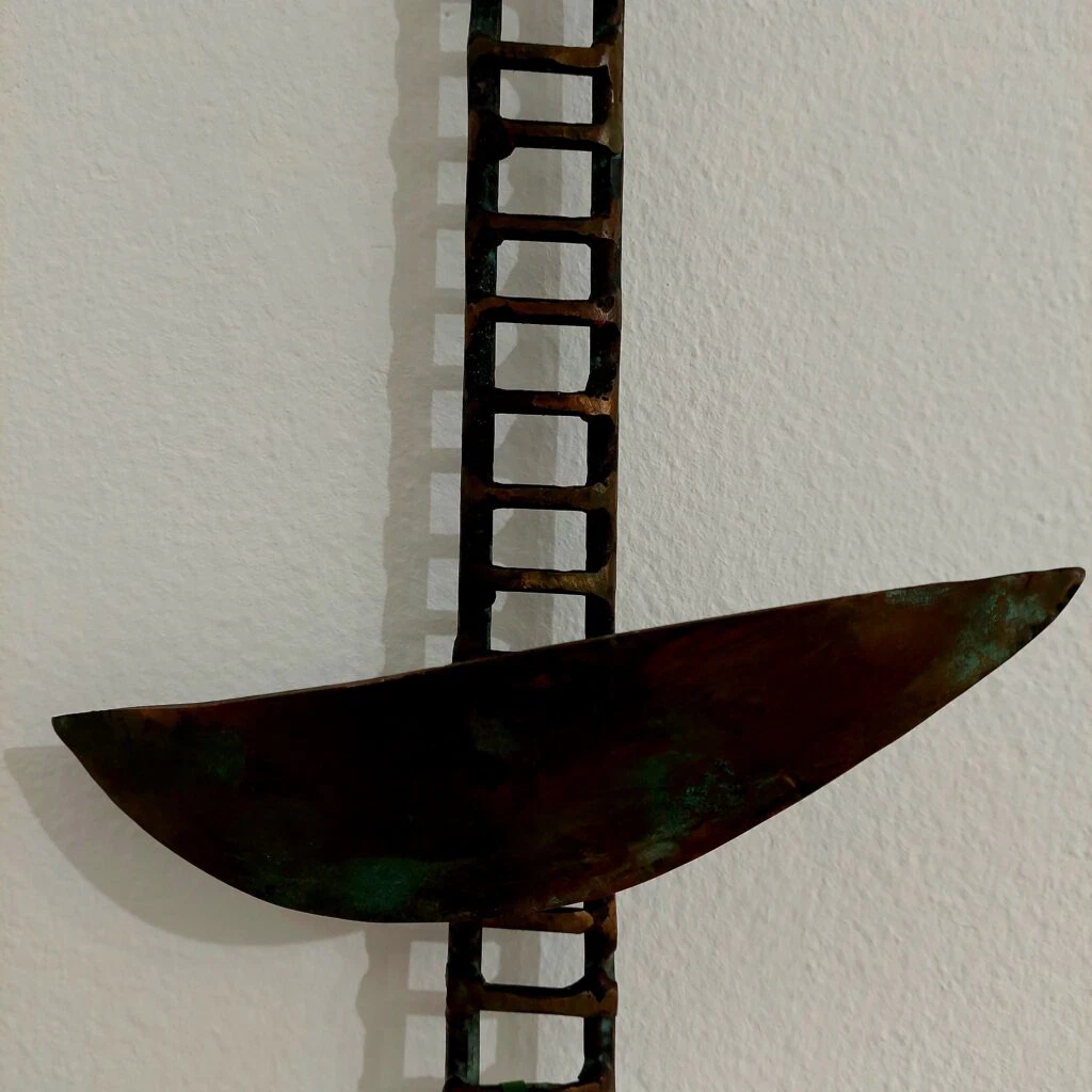 Basilius Kleinhans Leiter mit Boot Bronze, Blattgold 81 x 20 x 5 cm Unikat