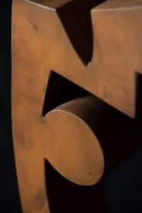 Guido Häfner Detail Archetypischer Kopf Skulptur Cortenstahl