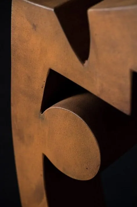 Guido Häfner Detail Archetypischer Kopf Skulptur Cortenstahl