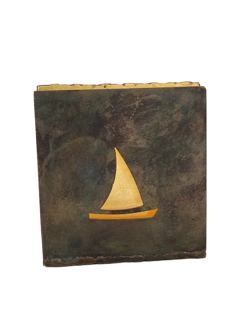 Basilius Kleinhans Fensterbild mit Boot mit einem Segel Bronze, Blattgold 12 x 11 x 3 cm Unikat