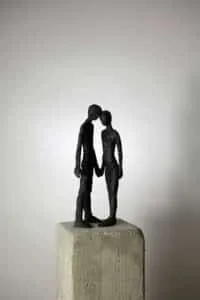 Susanne Kraißer Tanz am Abgrund XXIX Bronze, Beton, Stahl Höhe 147 cm