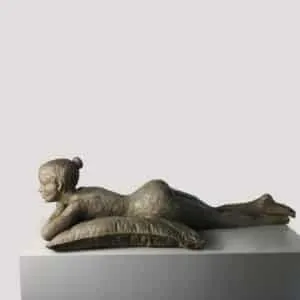 Susanne Kraißer Mein Kissen III, 2021 Bronze Maße 72x38x20 cm