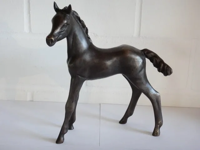 Wolfgang Lamché Kleines stehendes Fohlen Bronze patiniert Höhe ca.25 cm Auflage 99 Exemplare