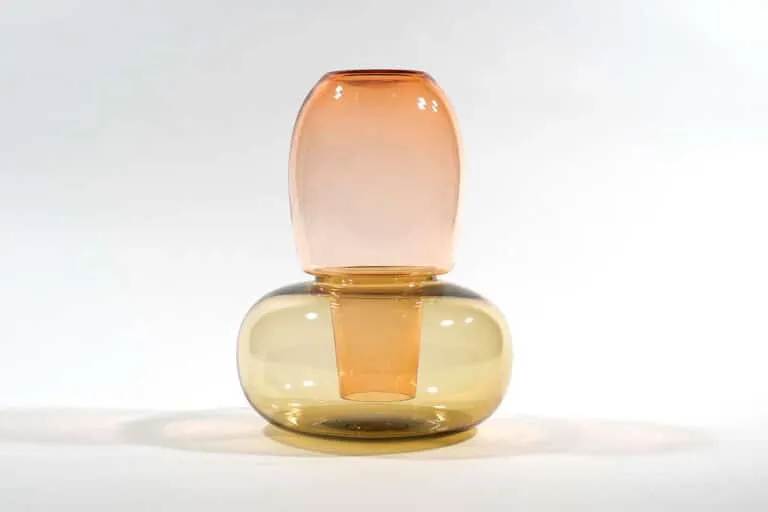 Cornelius Réer OLA 1 2-teiliges Glasobjekt, aurora-olive einzeln funktional verwendbar, wechselseitig umkehrbar aufstellbar Höhe 24 cm, Ø max. 18 cm