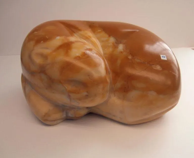 Pierre Schumann Ruhender Puma Marmorskulptur