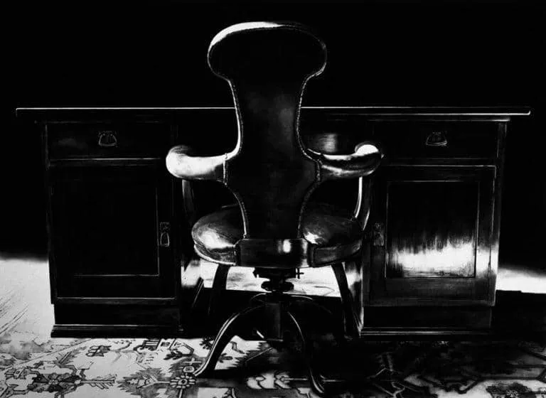Robert Longo Freud's Desk an Chair, Study Room 2004 81 x 110 cm Auflage 30 Ex. Archival Pigment Print auf Epson Bright White Exhibition Papier signiert und nummeriert