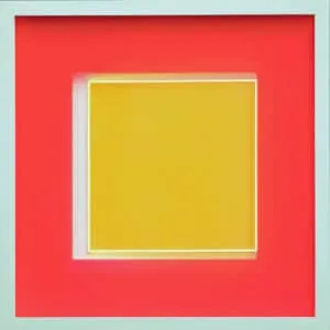 Klaus Joas, Farbraum Rot, 2022, Lichtverstärkendes Acrylglas, 42,5 x 42,5 cm, Unikat