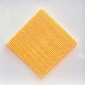 Klaus Joas, Gelbes Objekt, 2022, Lichtverstärkendes Acrylglas, 71 x 71 x 9 cm, Unikat