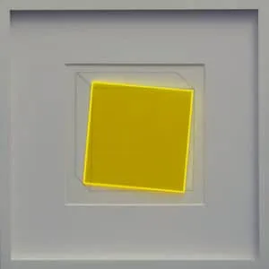 Klaus Joas, Ohne Titel Gelb, 2022, Lichtverstärkendes Acrylglas, Zeichnung auf weißem Acryl, 47,5 x 47,5 cm, Unikat