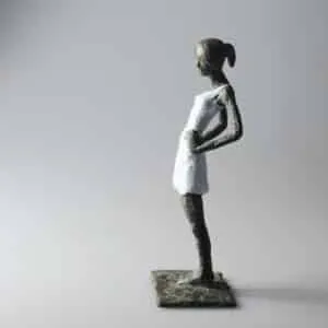 Susanne Kraißer Mädchen mit Mini LIV Bronze 6 x 5 x 15 cm Auflage 18 Ex.