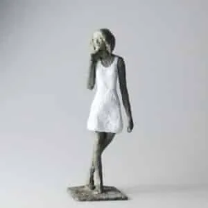 Susanne Kraißer Mädchen mit Mini LVII Bronze 6 x 5 x 15 cm Auflage 18 Ex.