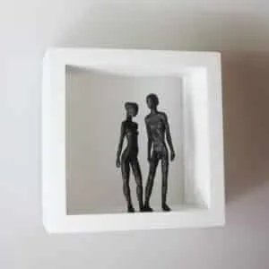 Susanne Kraißer Zwei III Bronze, Holz lackiert 20 x 20 x 8,5cm Auflage 18 Ex.