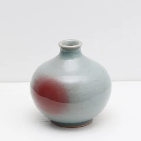 Daisuke Ogura Vase „Seiji“ 2025 9,5 x 9 cm x 9 cm Glasierte Keramik