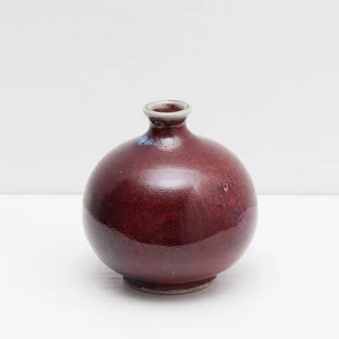 Daisuke Ogura Vase „Shinsya“ 2025 9,5 x 9 cm x 9 cm Glasierte Keramik