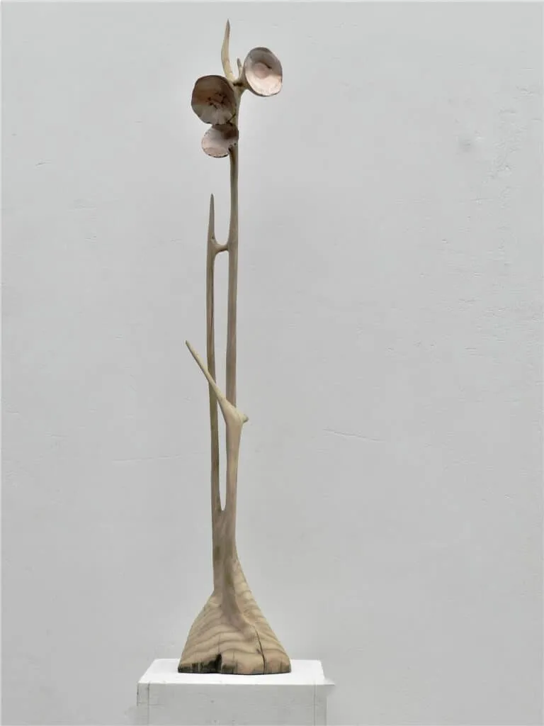 Leo Ferdinando Demetz Flower of Flowers Kastanienholz, Farbe 102 cm Unikat