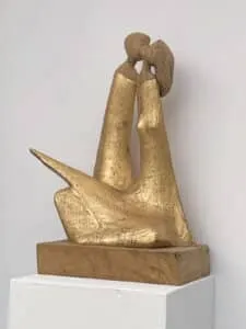 Leo Ferdinando Demetz Liebesleidenschaft Kastanienholz, Altgold 40 cm Unikat