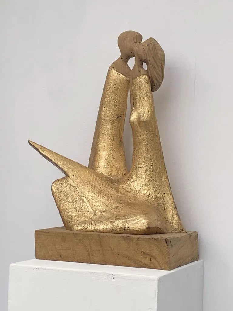 Leo Ferdinando Demetz Liebesleidenschaft Kastanienholz, Altgold 40 cm Unikat